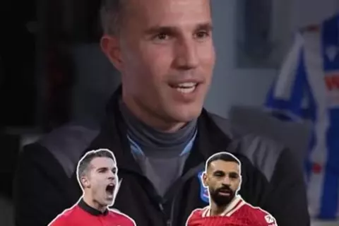 الأفضل في إنهاء الهجمات.. فان بيرسي يخسر أمام صلاح (فيديو)